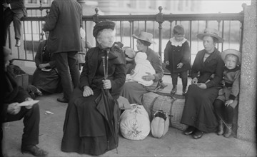 Dutch Immigrant family, Ellis Island, New York.