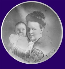 Queen Emma of Holland holding her grand daughter Princess Juliana, cameo portrait 1909