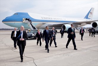 President Obama arrives at Columbus, Ohio airport. accompanied by members of the Secret Service
