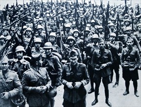The Almansa regiment enters Tarragon during the Spanish civil war.
