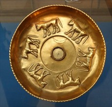 Gold phiale (libation bowl) decorated in relief with six bulls