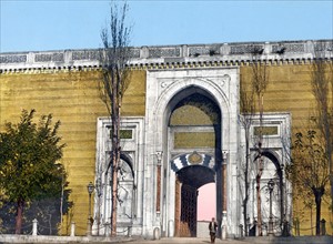 Imperial gate, Topkapi Palace, Constantinople, Turkey 1900