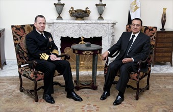Photograph of Admiral Mike Mullen and President Hosni Mubarak