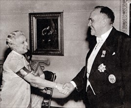 Sir Roy Welensky; Prime Minister of Northern Rhodesia (Zimbabwe) meets Vijaya Lakshmi Nehru Pandit
