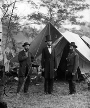 US President Abraham Lincoln, with Allan Pinkerton and General John McClernand 1862