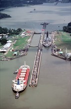 USS Iowa passing through the Panama Canal, 1984