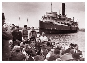 Illegal Jewish immigrants arrive in Palestine 1947