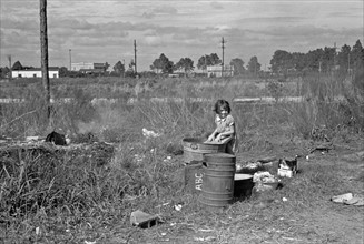 Arthur Rothstein, photograph: Wash day. The daughter of a migrant fruit worker from Tennessee, now encamped near Winter Haven, Florida, 1937