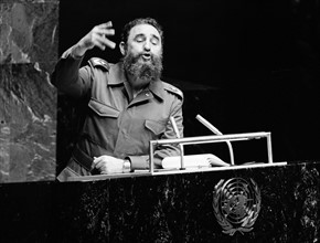 Photograph of Fidel Castro giving a speech