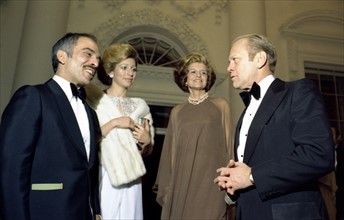 Photograph of President Gerald Ford, First Lady Betty Ford with Queen Alia-al-Hussein and King Hussein of Jordan