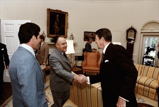 Robert Muldoon and US President Ronald Reagan, r in the Oval Office,