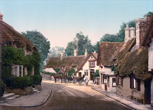 thatched houses and horse drawn carriages in Shanklin, old village