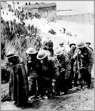 Photograph of British prisoners at Dunkirk