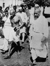 Saddar Patel (1875 – 1950), Indian statesman, (right) with Mohandas Karamchand Gandhi