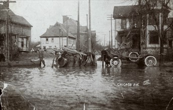 Flooding of Chicago Avenue with automobiles