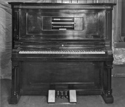 Photograph of a silent piano