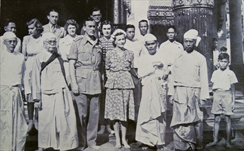 Lord and lady Mountbatten visit the Shwe Dagon Pagoda