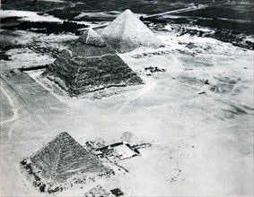 photograph of the Egyptian pyramids in 1928