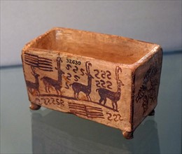 Box decorated with antelopes and fish