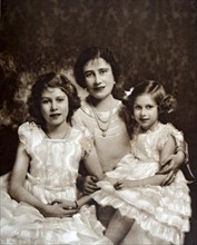 Queen Elizabeth with her daughters Elizabeth
