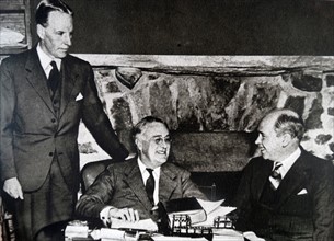 President Franklin D. Roosevelt with William Philips and Hugh R. Wilson
