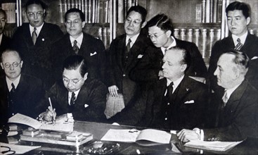 Japanese ambassador Kintomo Mushanokoji and foreign minister of Nazi Germany Joachim von Ribbentrop sign the Anti-Comintern Pact