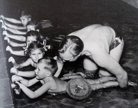 Children learning to swim at Flatenbadet