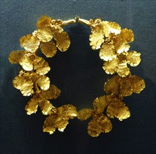 Gold wreath of oak leaves and flowers