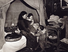 Chinese mother and child starving during food shortages in Japanese occupied China