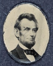 Election campaign badge with a portrait of Abraham Lincoln