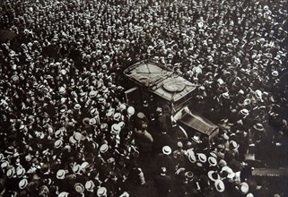 Paris crowds throng to greet General Pershing and General Joffre.