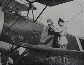 The king of Belgium Albert I greets a Belgian pilot.