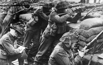 Riflemen of the Warwickshire regiment in action during the battle of France 1940