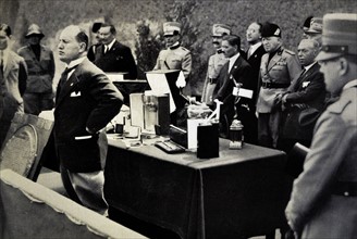 Mussolini delivery to Italo Balbo his pilot's license