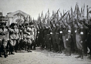 Roma 1927, Mussolini reviewing new recruits