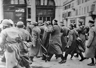 WWII : German prisoners of war marched across the streets of Mulhouse