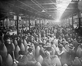 Women in an English shell factory