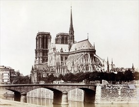 Photograph of the façade of Cathédrale Notre-Dame de Paris