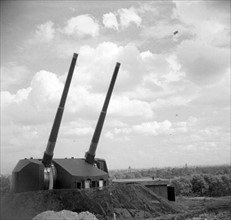 Photograph of Twin 5.25-inch guns