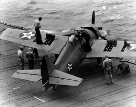 American WWII fighter aircrafton board a US aircraft carrier.