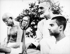 Abdul Ghaffar Khan and Mahatma Gandhi during a prayer session.