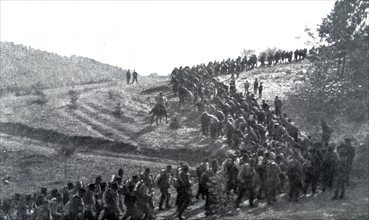 WWI: Russian Column marches in Austria 1916