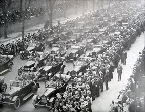 The US Army 1st Division parades through New York City after returning from WWI