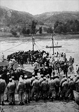 French military engineers prepare to transfer cavalry and horses across a river