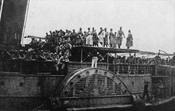 French soldiers sail to Greece;   during WWI 1916