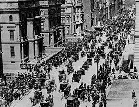 Early picture of Fifth Avenue, in New York City.