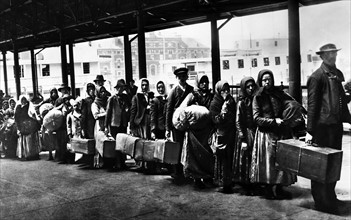 Immigrants on Ellis Island reception centre; New York City; 1900