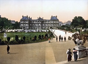 Colour photograph of The Luxembourg Palace & Gardens