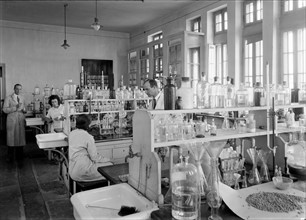 Photograph of the Chemistry laboratory at The Hebrew University