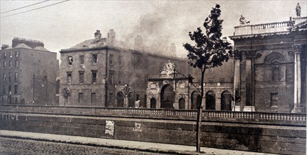 Photograph of the remains of the Four Courts in Dublin